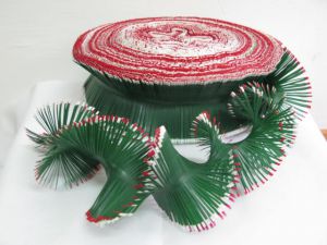 Мишура зеленая с красно-белыми краями ― Крокус